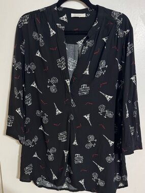 mandee Black Top with White Paris Print and Red Script Accents Size XL